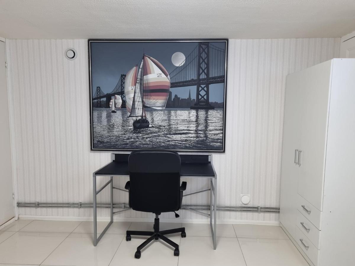 Apartamento Moonlight - Trevlig Kallarlagenhet Broby Exterior foto
